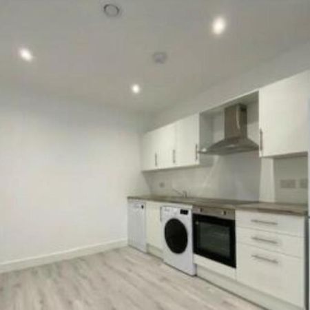 A Beautifully Furnished Master Bedroom In A Shared Apartment Aylesbury  Luaran gambar